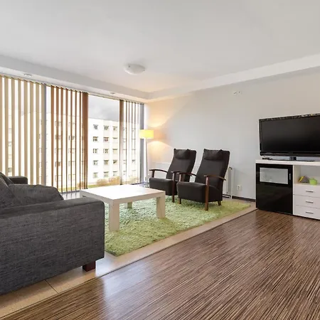 莱恩酒店 酒店 *